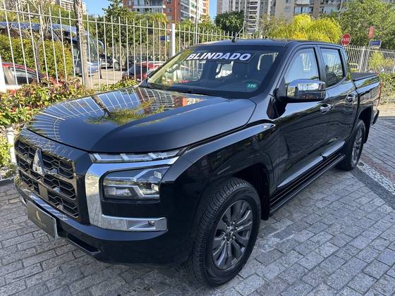 MITSUBISHI L200 TRITON 2.4 16V TURBO DIESEL SPORT HPE CD 4P 4X4 AUTOMÁTICO MITSUBISHI L200 TRITON 2.4 16V TURBO DIESEL SPORT HPE CD 4P 4X4 AUTOMÁTICO